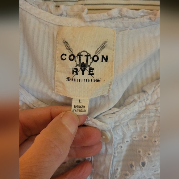 Cotton Rye Outfitters Large Sleeveless Front Tie & Button Up Top Eyelet Accented - Picture 3 of 8